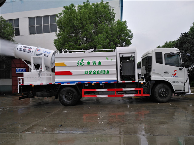 天錦霧炮車服務河南拆遷現場 天錦霧炮車服務河南拆遷現場
