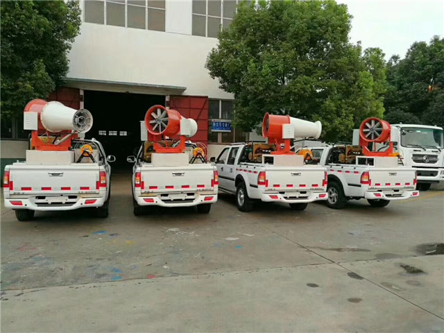 5輛霧炮車助力機場藍 5輛霧炮車助力機場藍