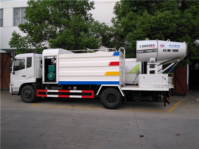 噴射半徑50米首輛霧炮車上崗 助力重點城建項目 噴射半徑50米首輛霧炮車上崗 助力重點城建項目