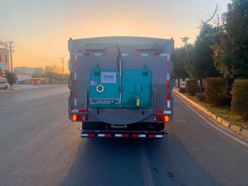 �M�ڸ߶���ʮ�ϴ��܇