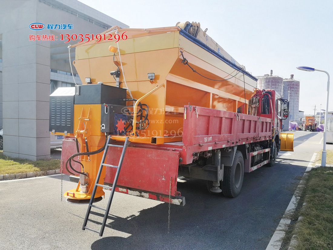 10�������}��ѩ�����C